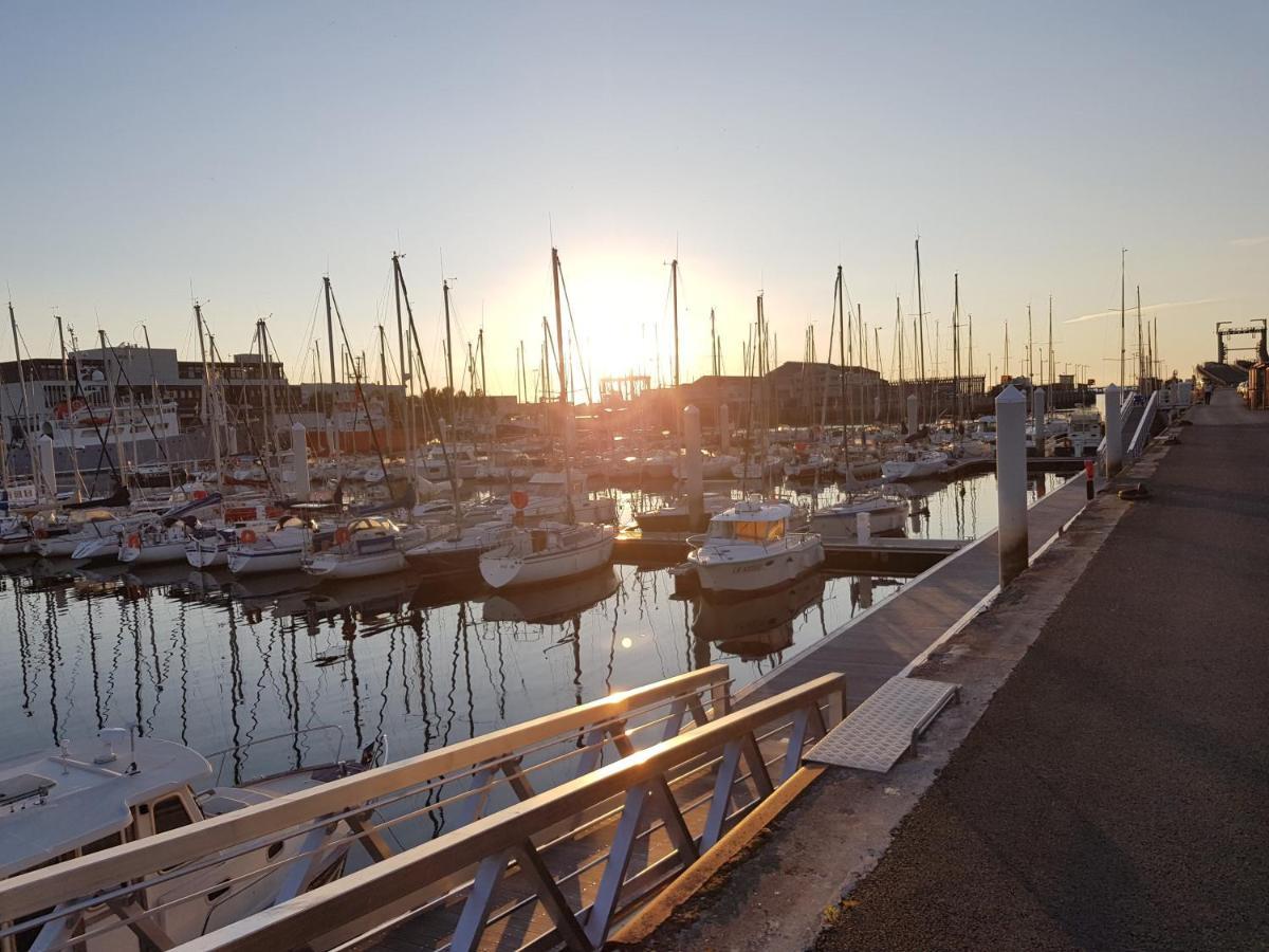 Nuit Insolite A Bord Du Bateau Exocet III 滨海布洛涅 外观 照片